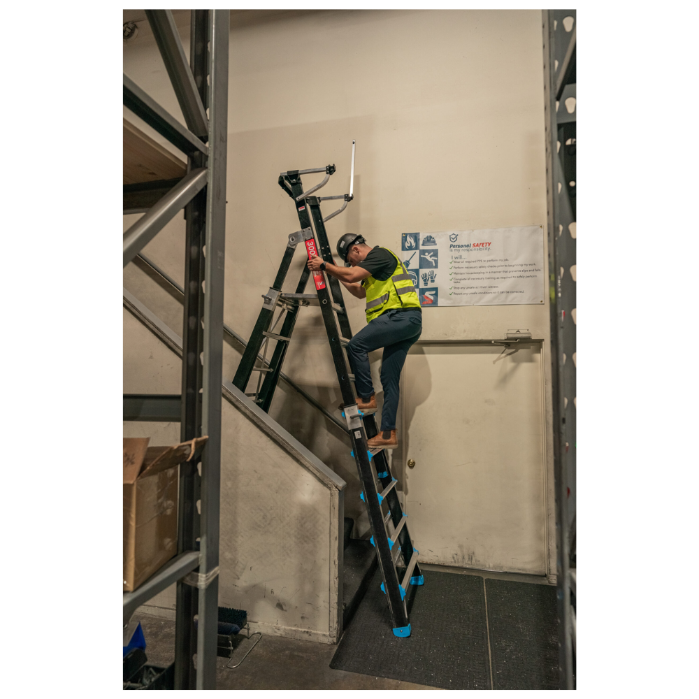 Escalera Telescópica Industrial con Jaula 5 a 9 peldaños Fibra de Vidrio SafeSmart
