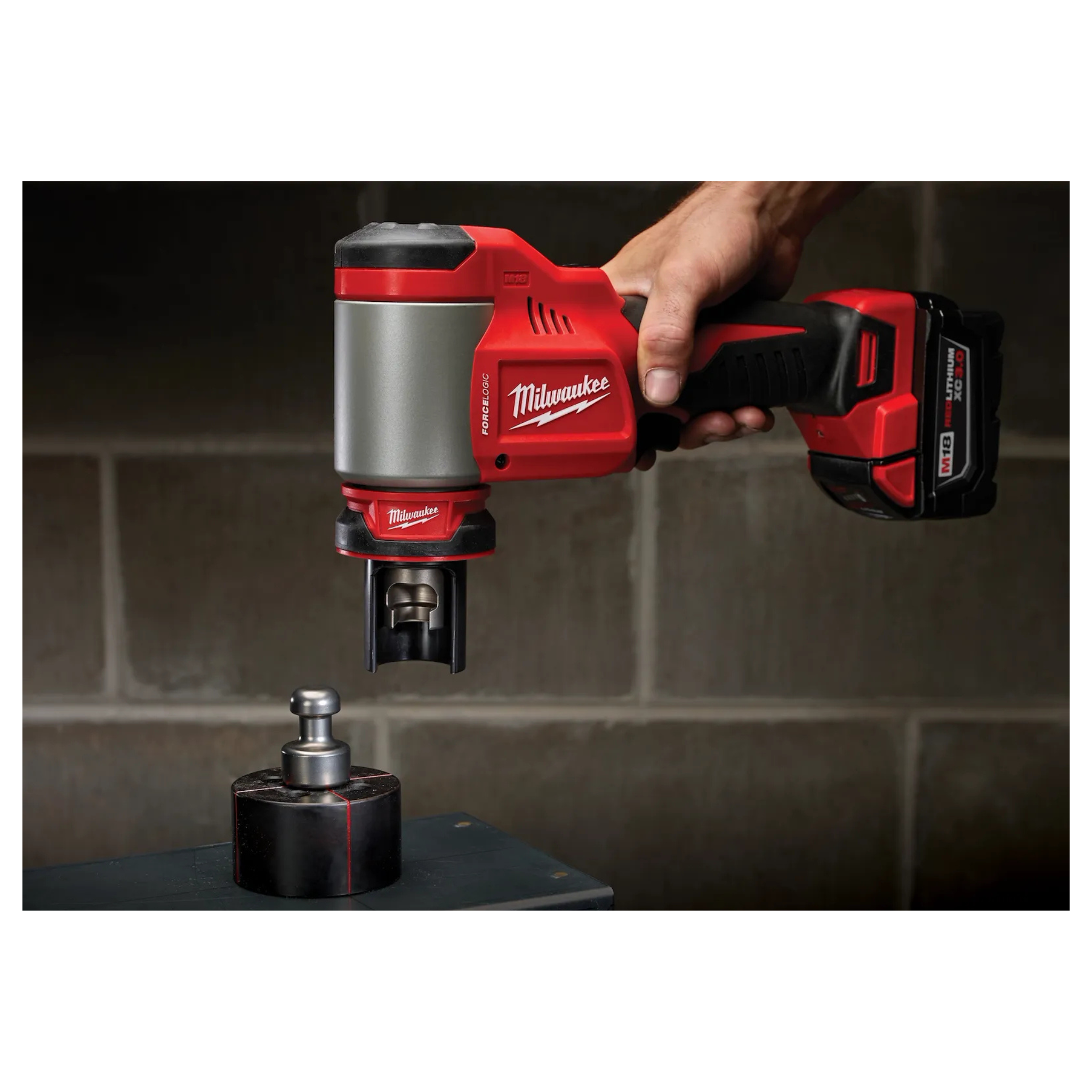 KNOCKOUT BATERIA DE 1/2-2 10TN FORCE LOGIC M18 (2676-22) MILWAUKEE