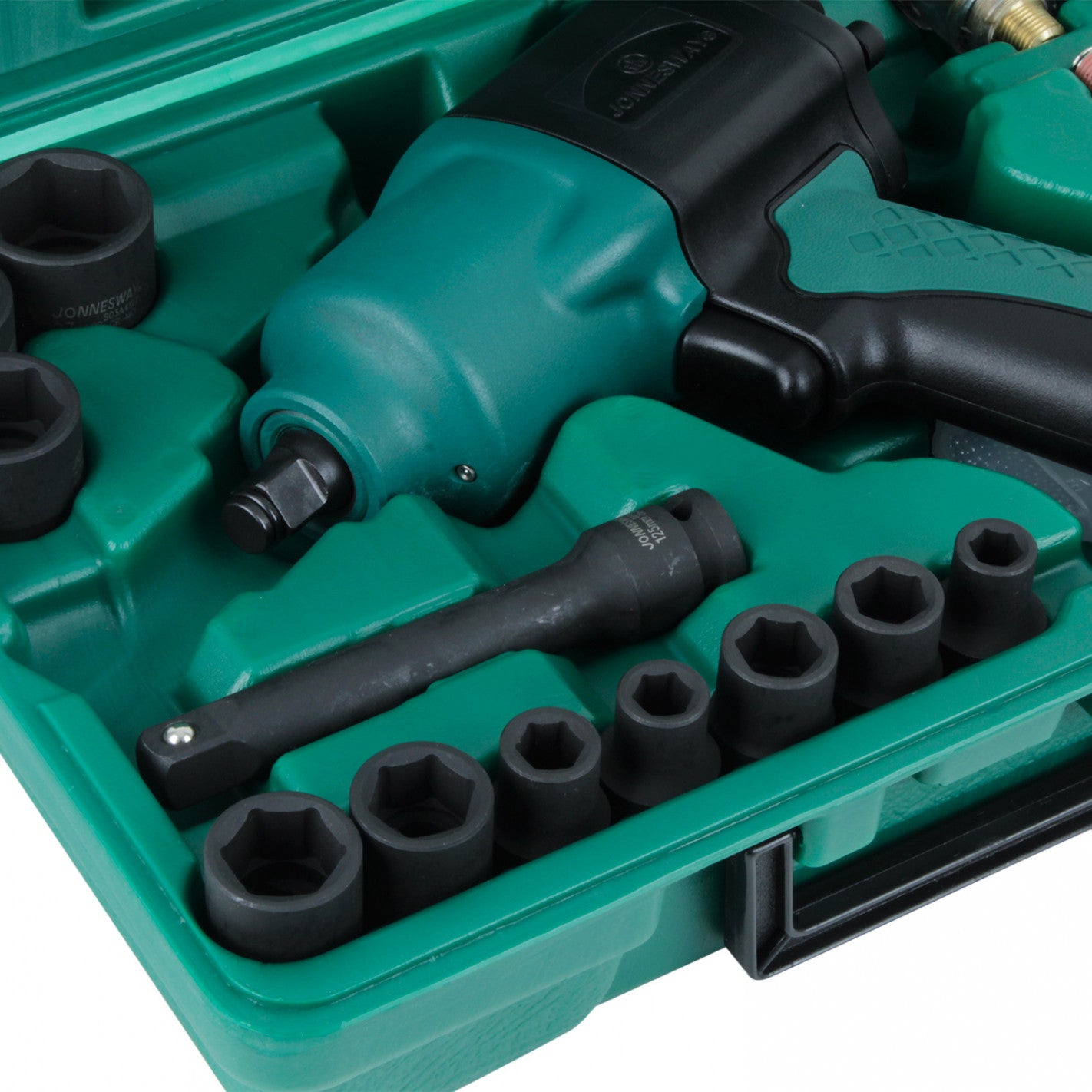 KIT LLAVE de IMPACTO 1/2" Incluye dados JAI-1114K