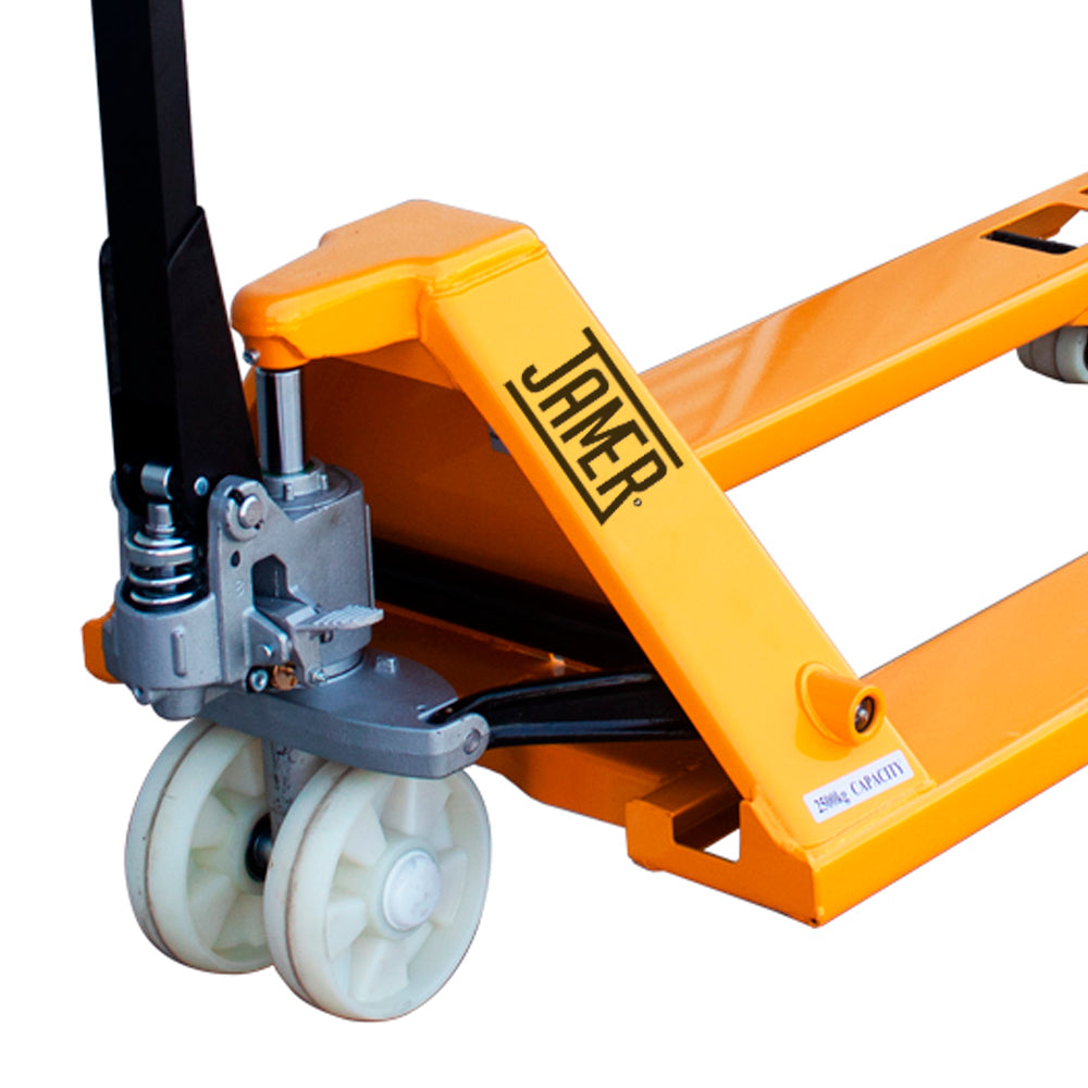 TRANSPALETA MANUAL 2500 KG. NYLON 550 MM