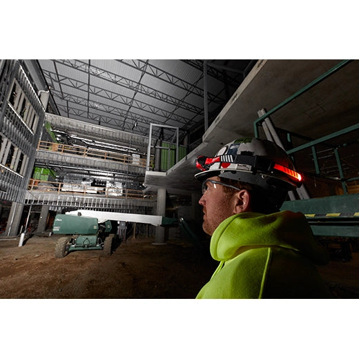 LINTERNA RECARGABLE DE CABEZA PARA CASCO REDLITHIUM USB BEACON (2116-21) MILWAUKEE