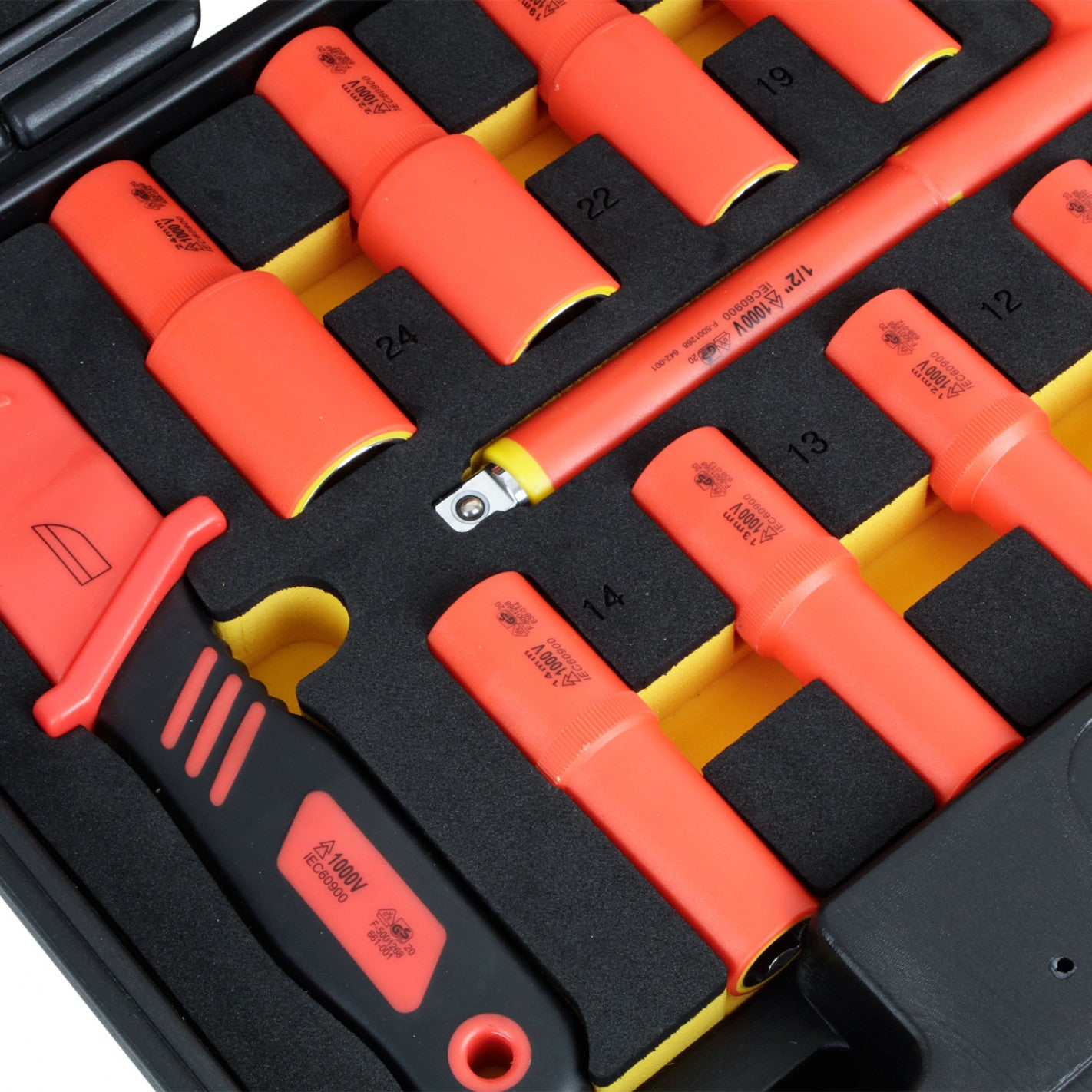 ESTUCHE DE 23 PIEZAS CON AISLAMIENTO SP703755