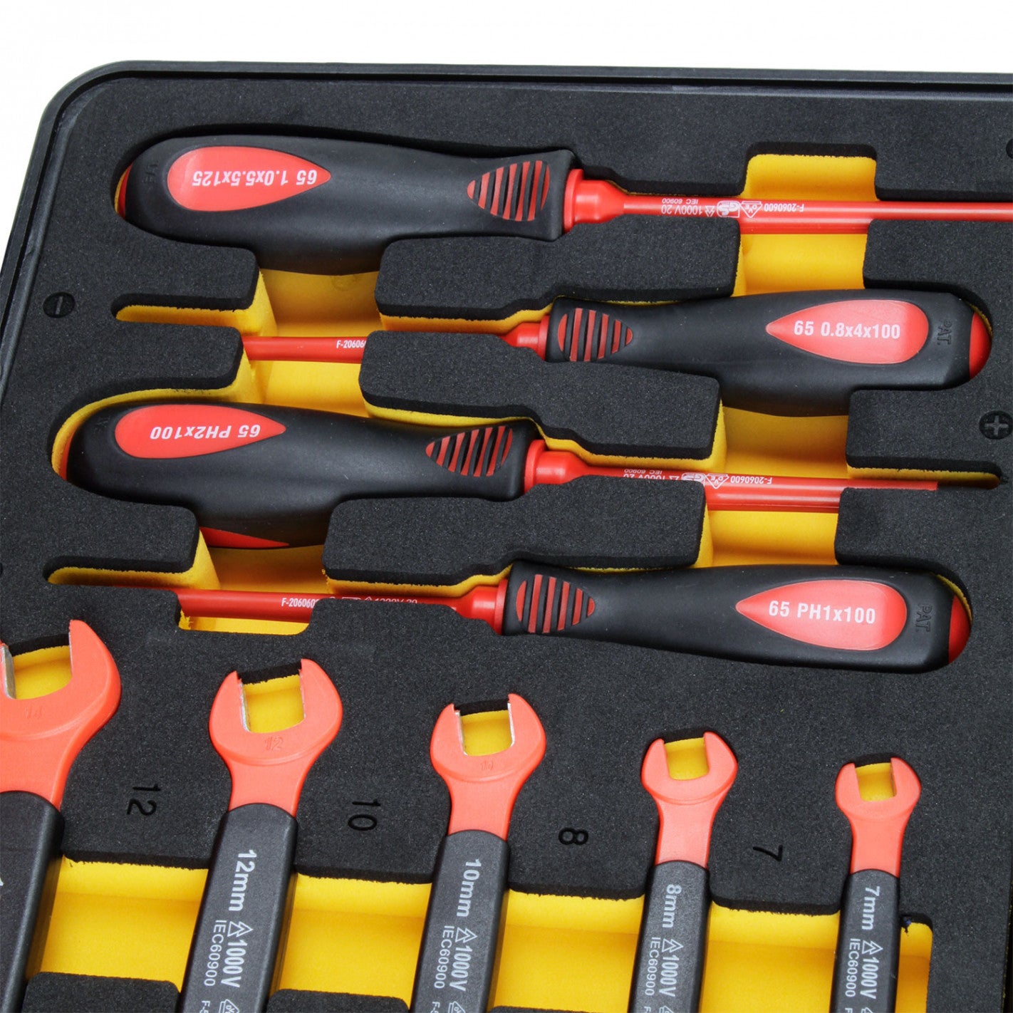 ESTUCHE DE 23 PIEZAS CON AISLAMIENTO SP703755